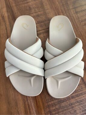 Women's Hila White Padded Crisscross Slide Sandals